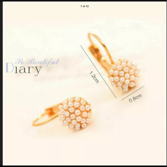 New Gold Pearl Hoop Earrings - Picture 8 of 8